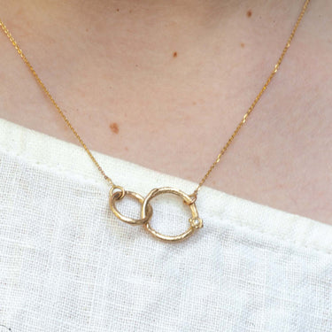 interlocking circle necklace gold