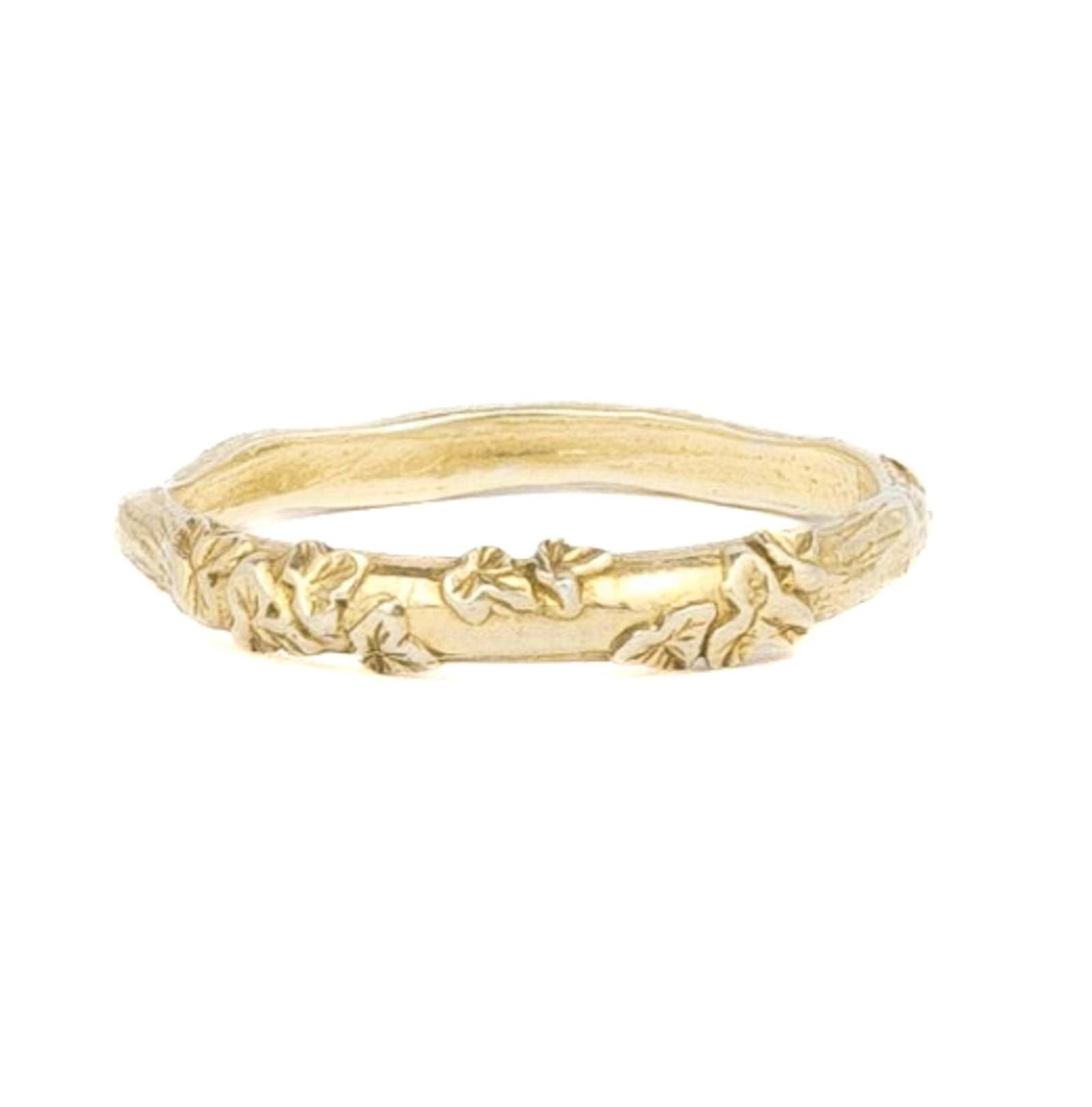 Engraved Leaf ring with ivy leaves in yellow gold