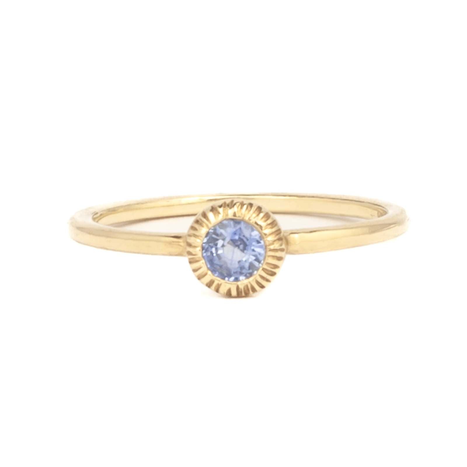 solitaire sapphire ring in 18ct gold 