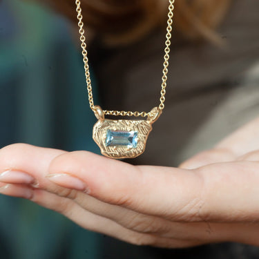 swiss blue topaz unusual 9ct gold necklace